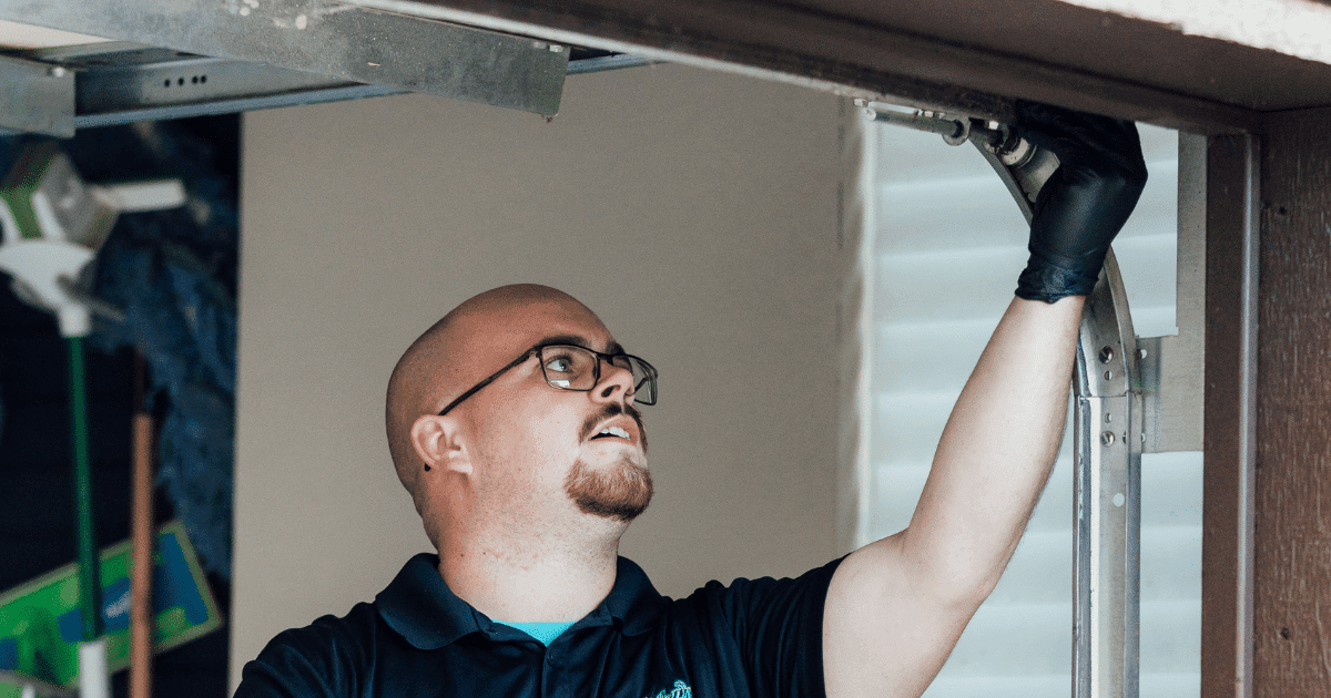 Emergency Garage Door Repair Company Naperville, IL: 24/7 Local Technicians